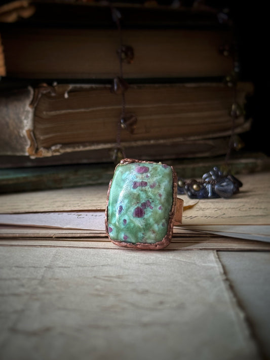 Anello con Ruby-in-Zoisite