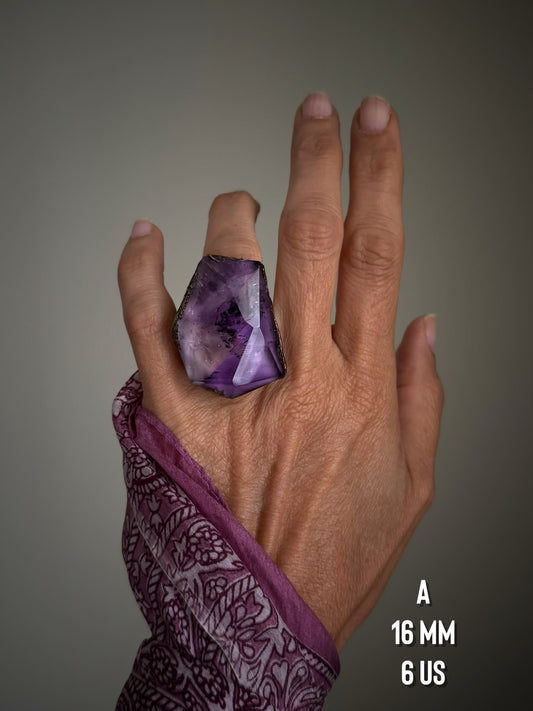 Anello con grande pietra di Ametista Mis. 6-7-10