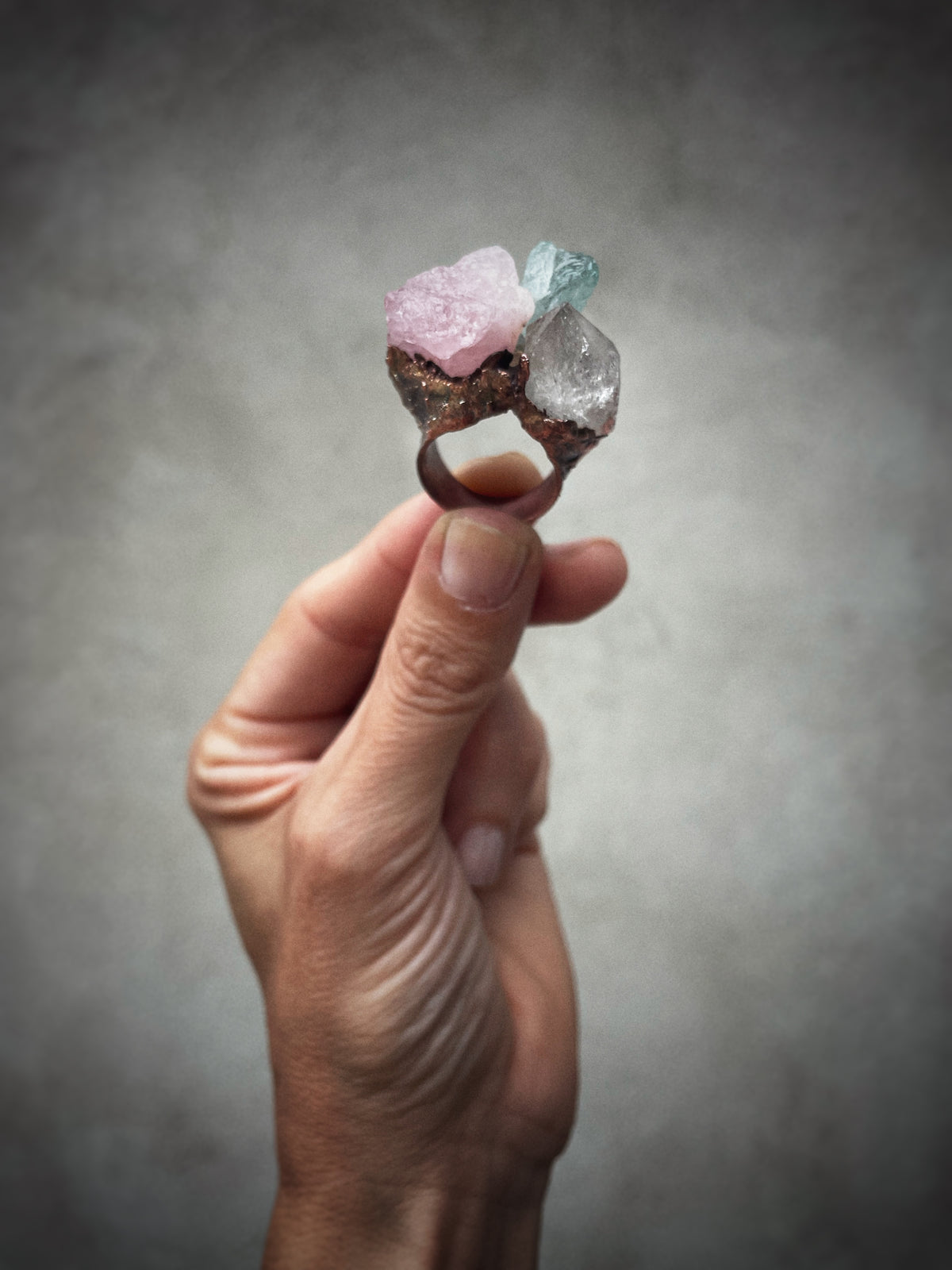 Anello in rame con morganite, Herkimer e acquamarina | US 8,5