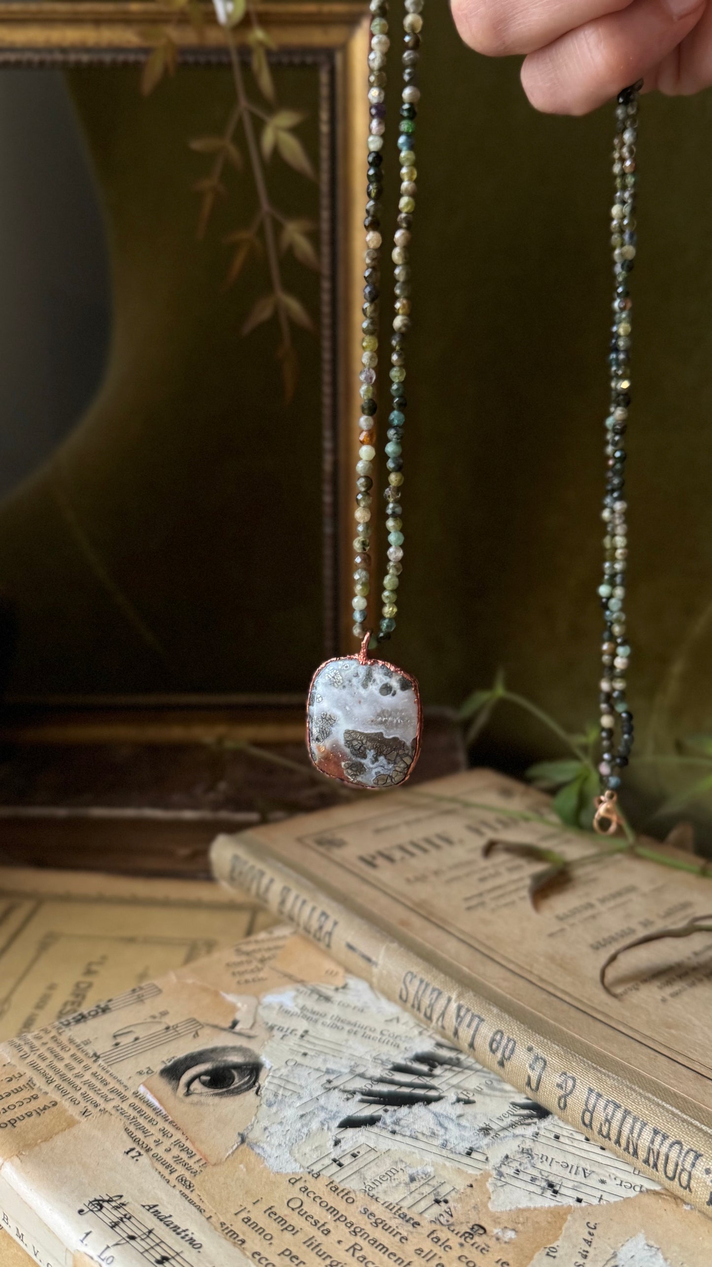 Collana lunga con ciondolo di Marcasite