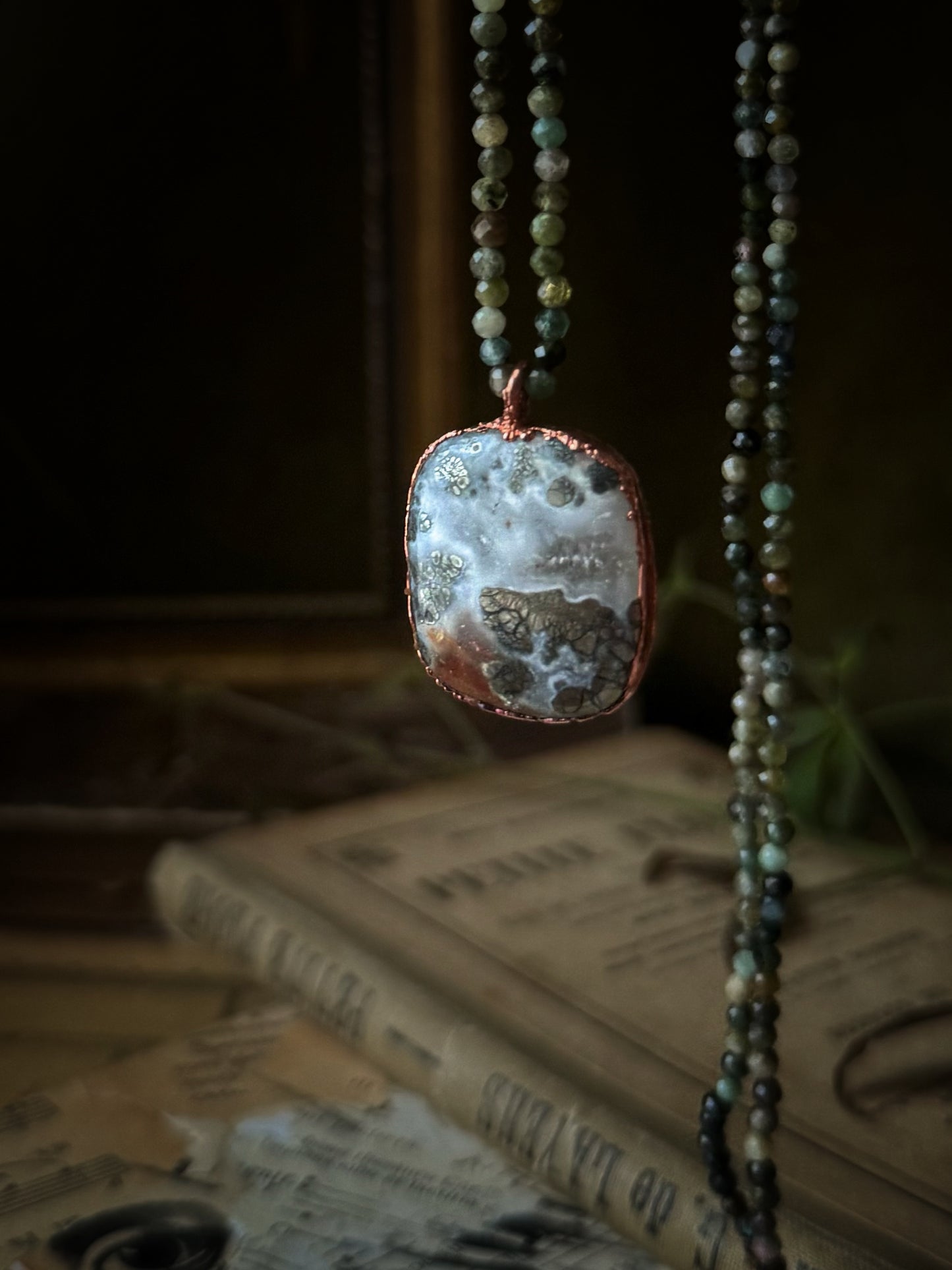 Collana lunga con ciondolo di Marcasite