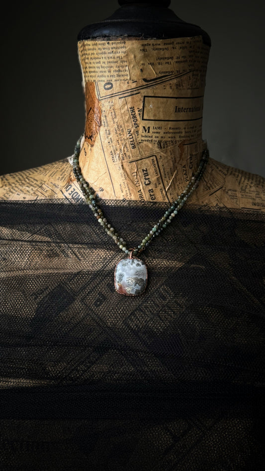 Collana lunga con ciondolo di Marcasite