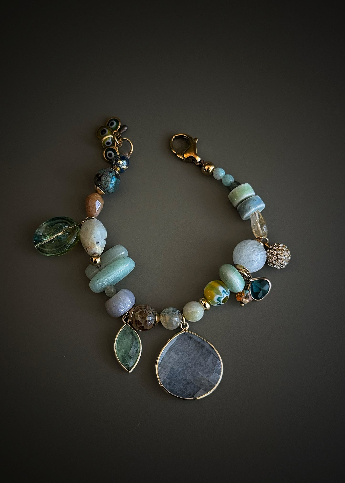 Bracelet with light blue Jade drop, mixed stones and charms - Model 03