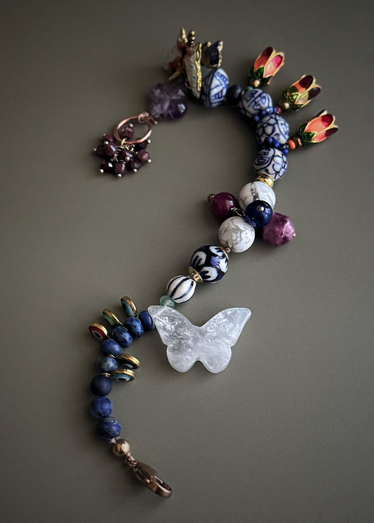 Bracelet with Lapis Lazuli, Oriental Ceramic and Butterflies - Model 24