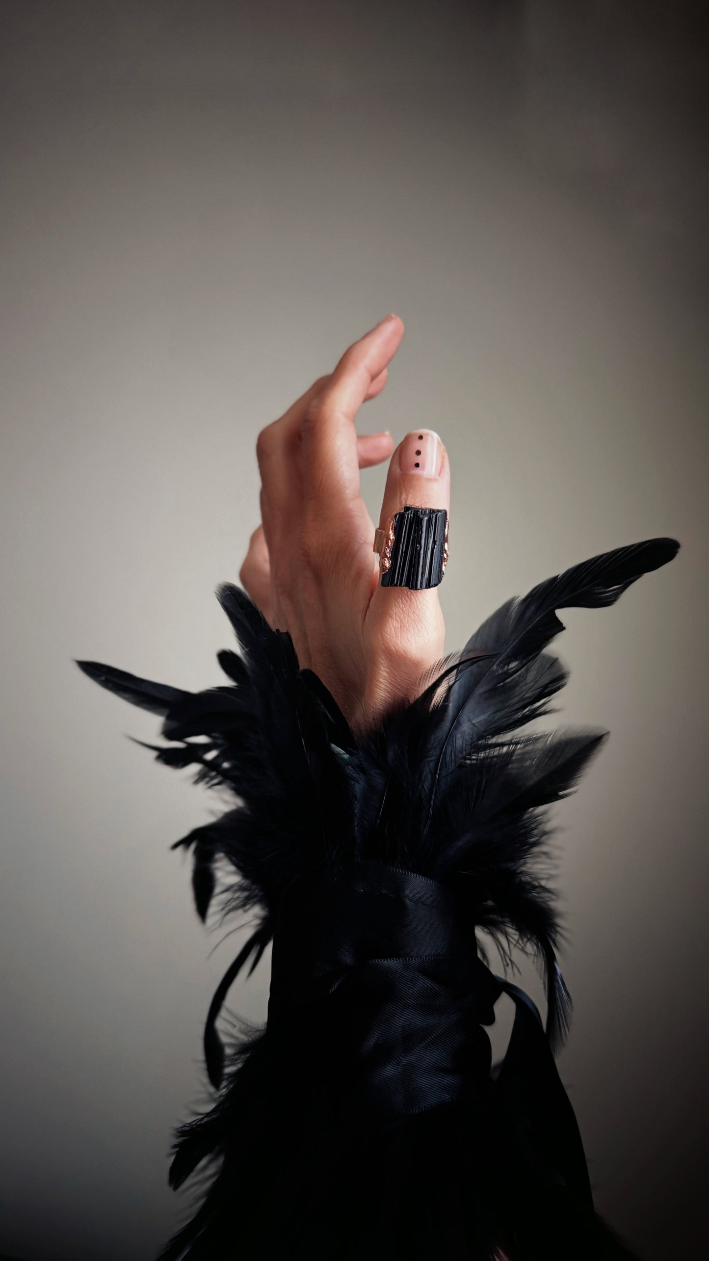 Anello con Tormalina nera grezza