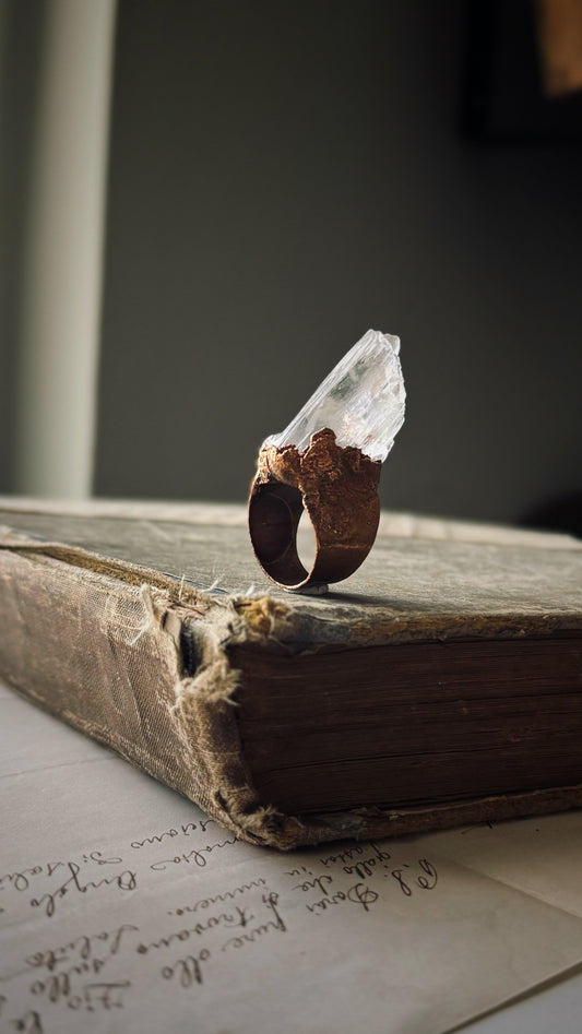 Anello con pietra grezza di Kunzite rosa mis.7