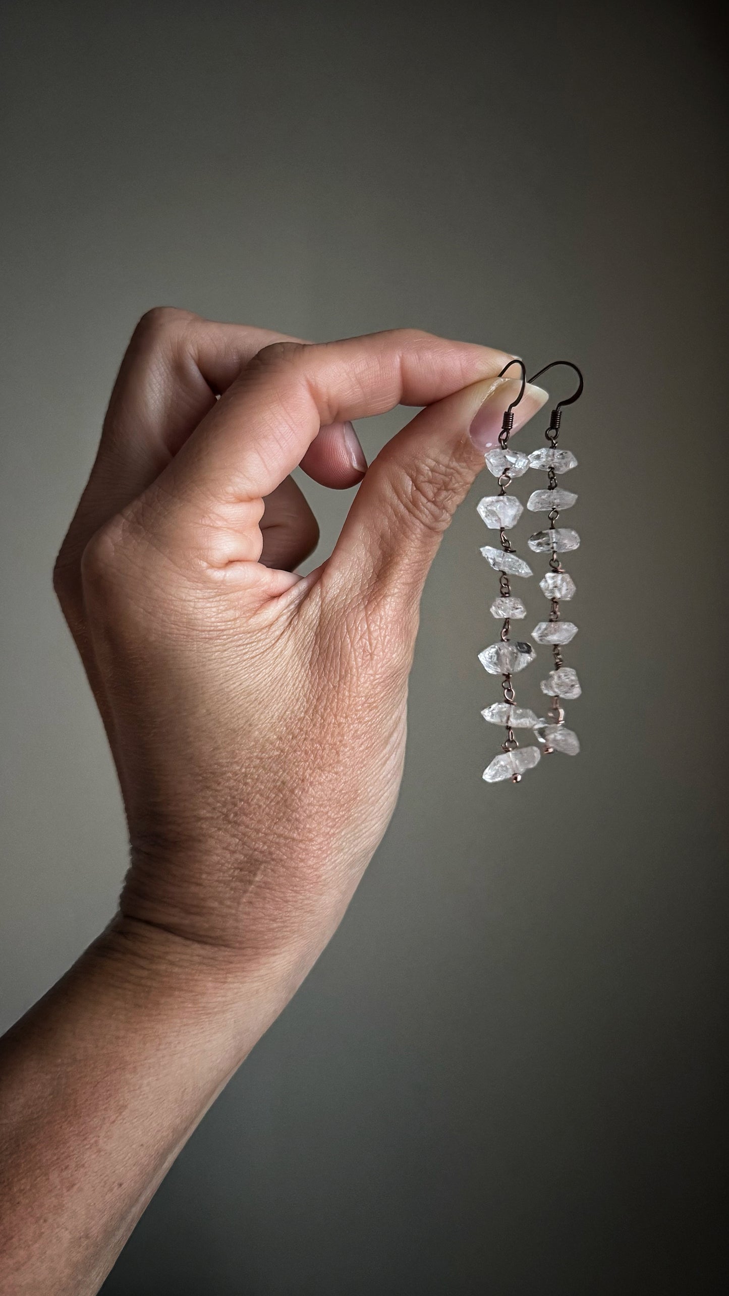 Orecchini lunghi con diamanti di Herkimer