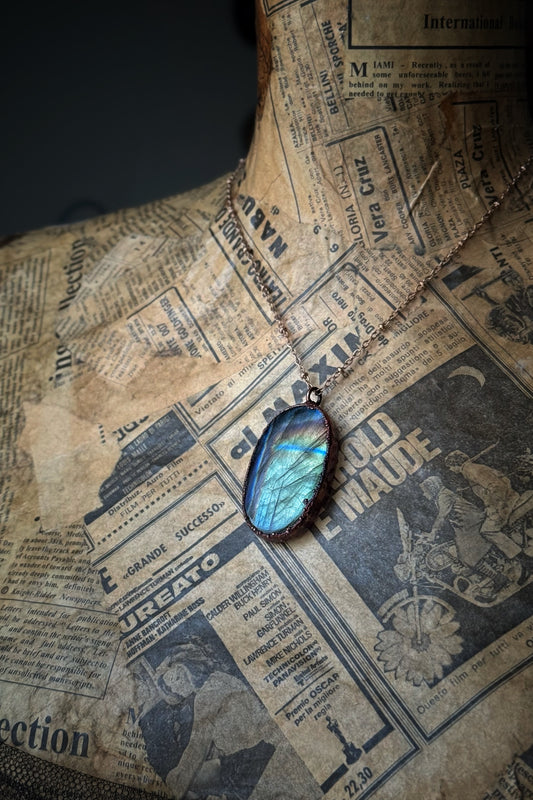 Ciondolo ovale in labradorite