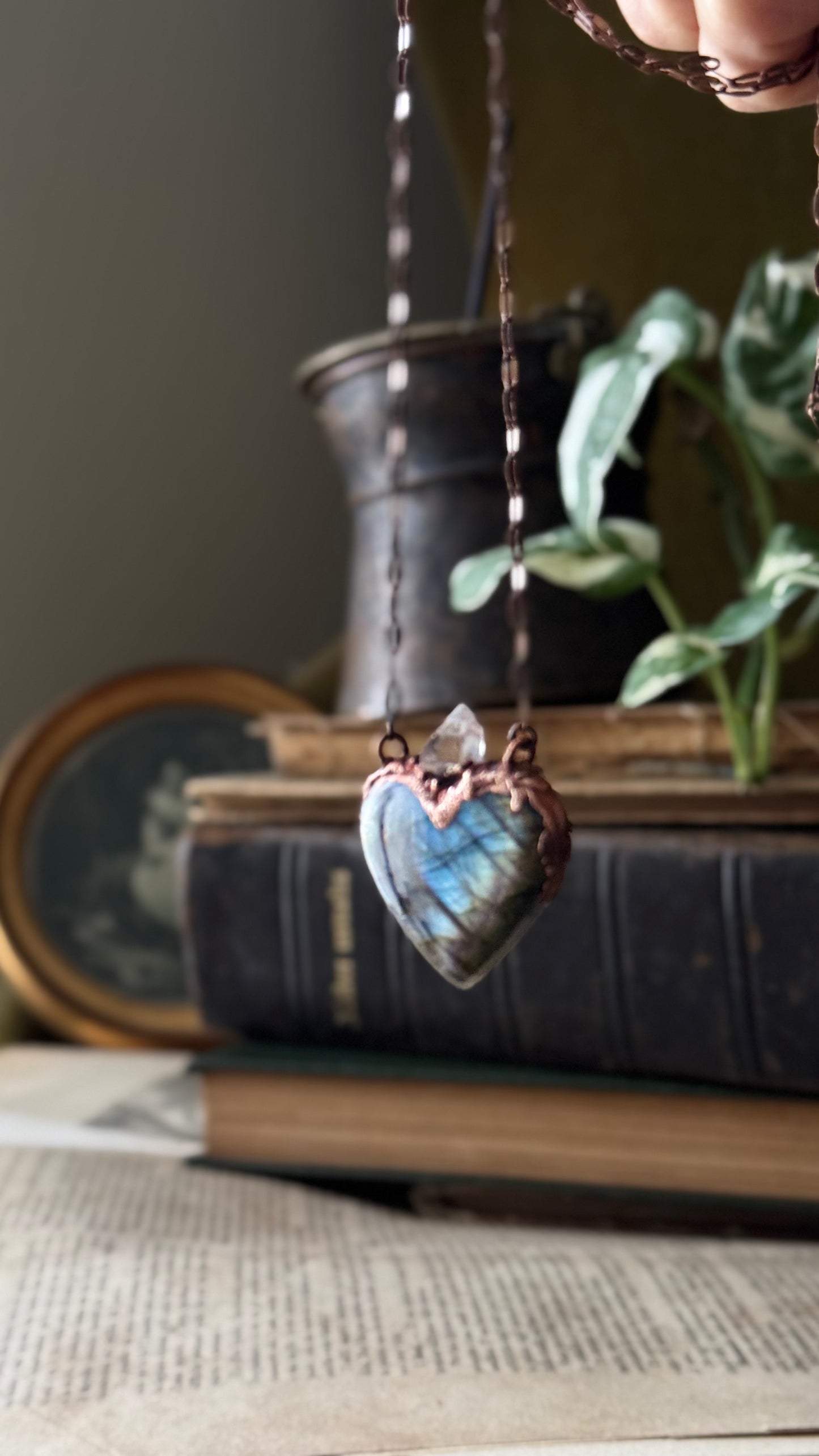 Collana con cuore sacro in labradorite