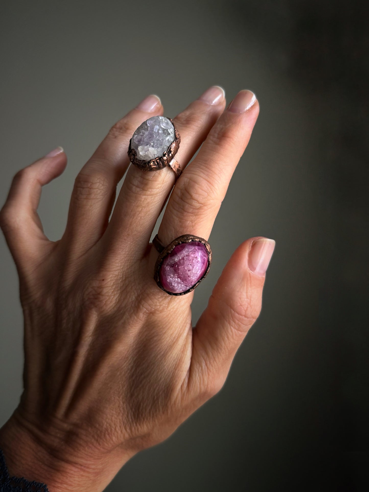 Anello in Rame brunito con Geode di Agata rosa - Misura 11 US (21mm)