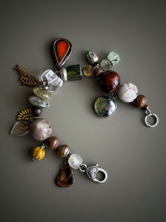 Earthy Colors Bracelet with Charms - Model 08