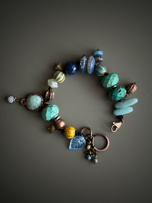 Bracciale con pietre blu, azzurre e Ciondoli - Modello 07