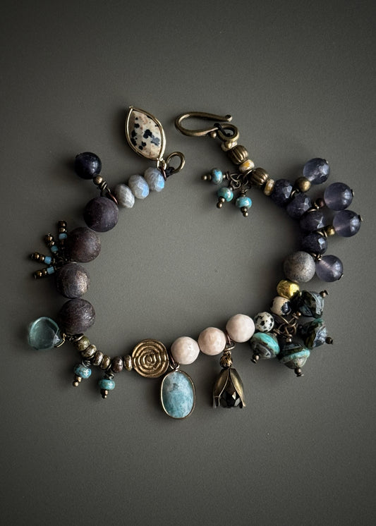 Bracciale con ciondoli e pietre naturali - Modello 11