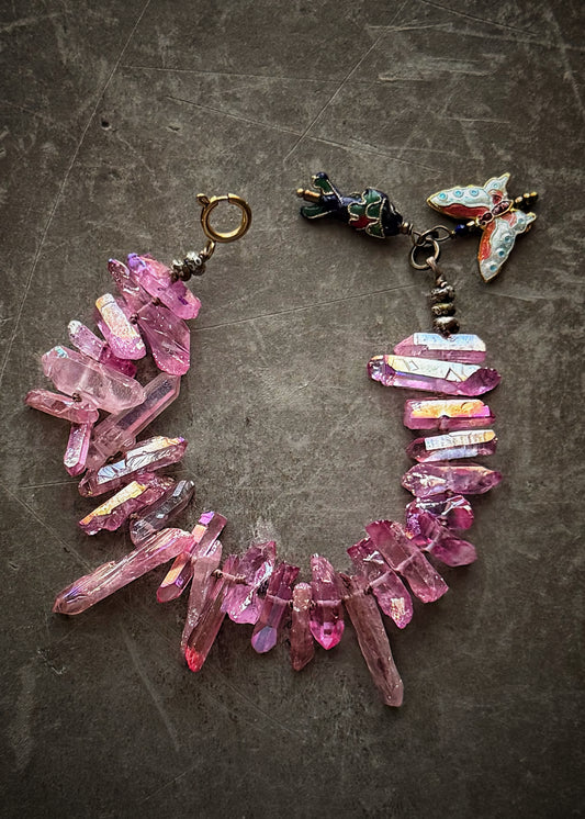 Bracelet with aura quartz points and cloisonné charm - Mod. 27