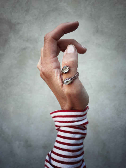 Anello contrarié con diamanti di Herkimer