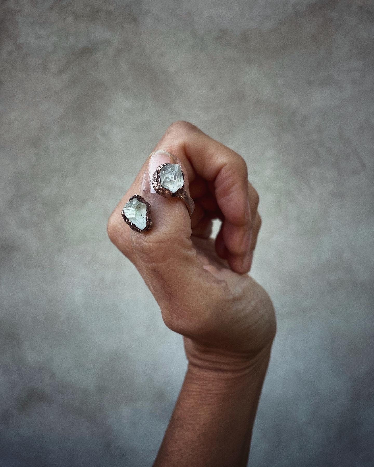 Anello contrarié con diamanti di Herkimer