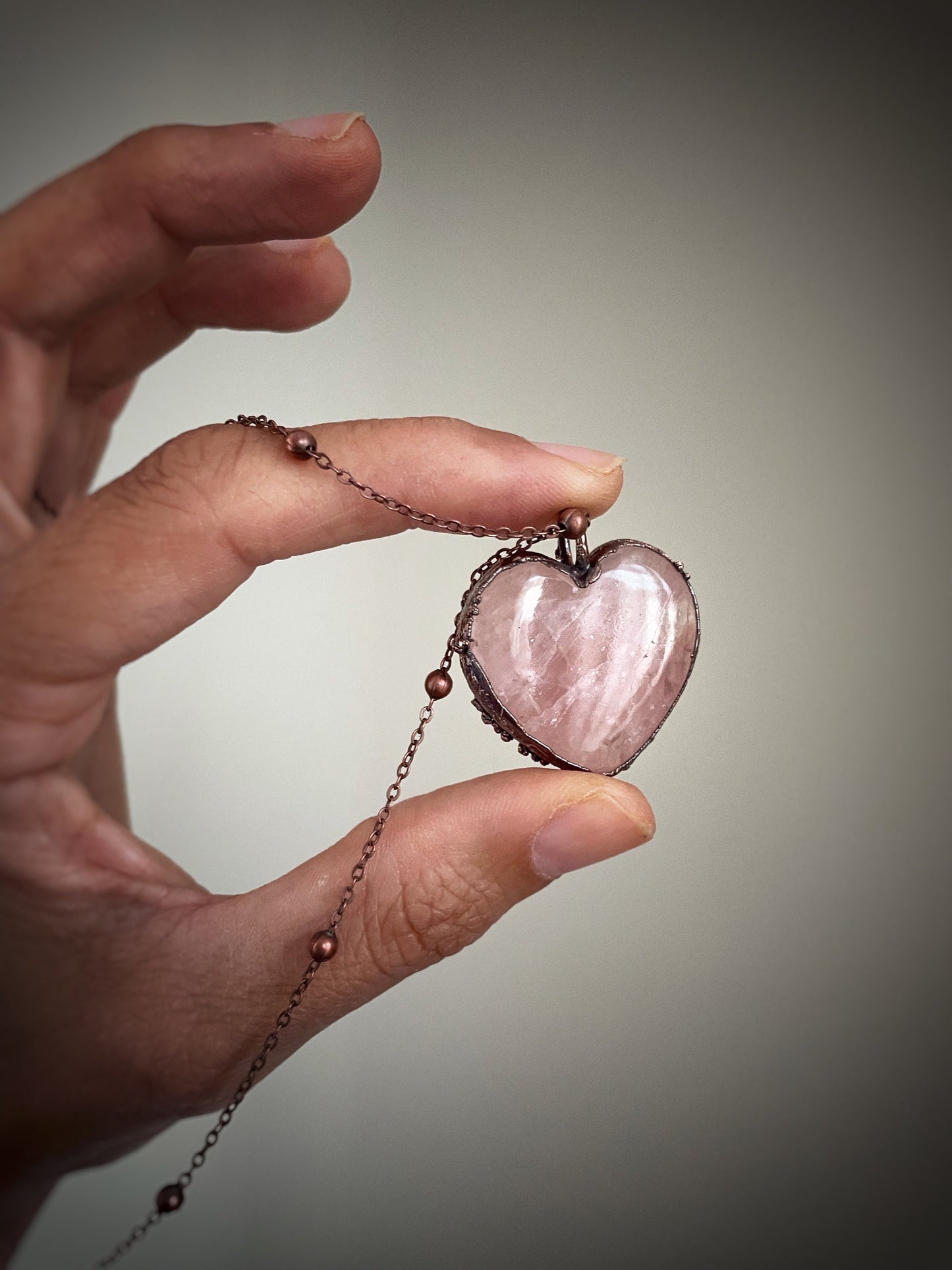 Collana con cuore di quarzo rosa