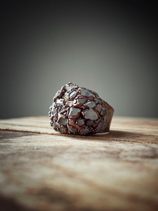 Anello a fascia con pavé di Herkimer