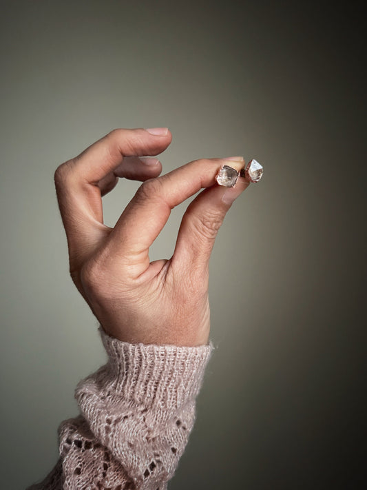 Orecchini punto luce con diamanti di Herkimer.