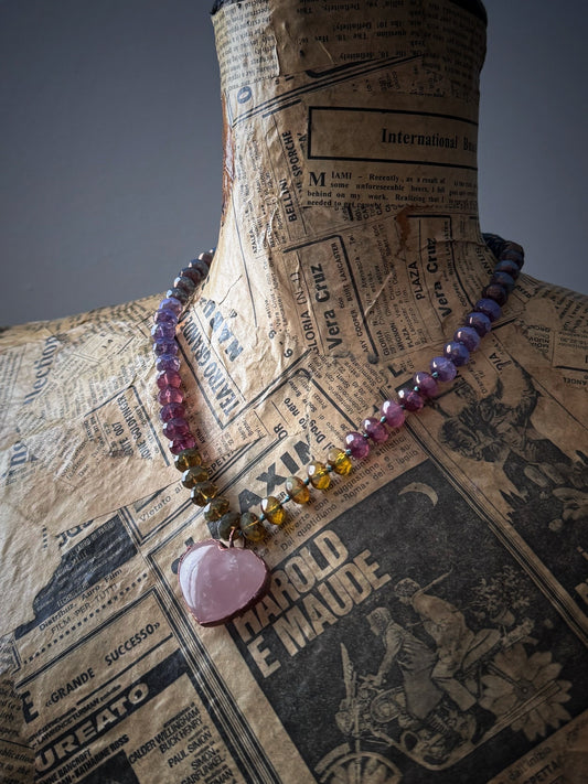Collana girocollo con cuore in quarzo rosa