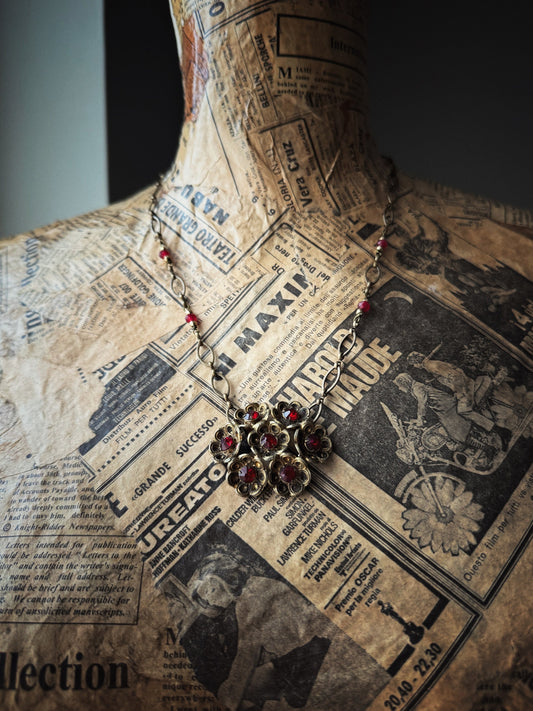 Collana con ciondolo vintage