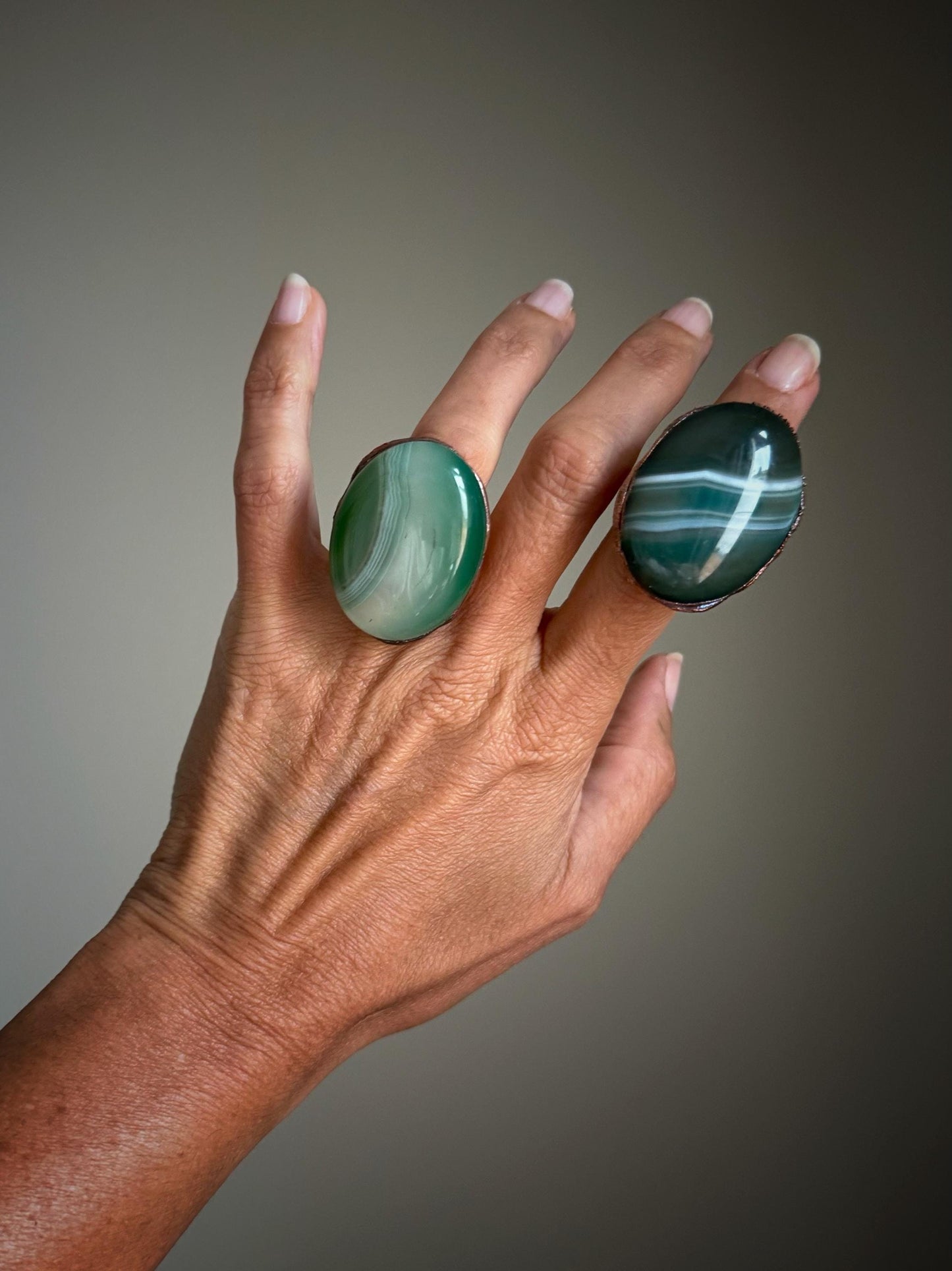 Anello con pietra di Agata Botswana verde