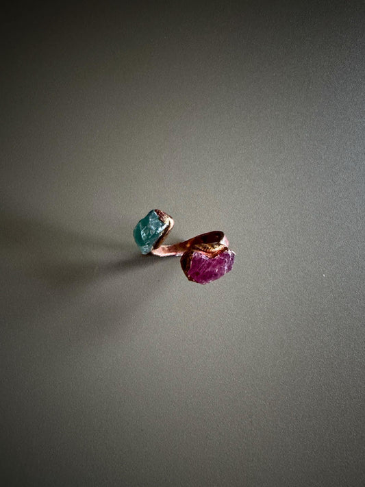 Anelli regolabili con pietre colorate