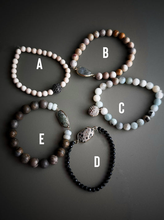 Bracciale elastico con pietre naturali nei colori della terra