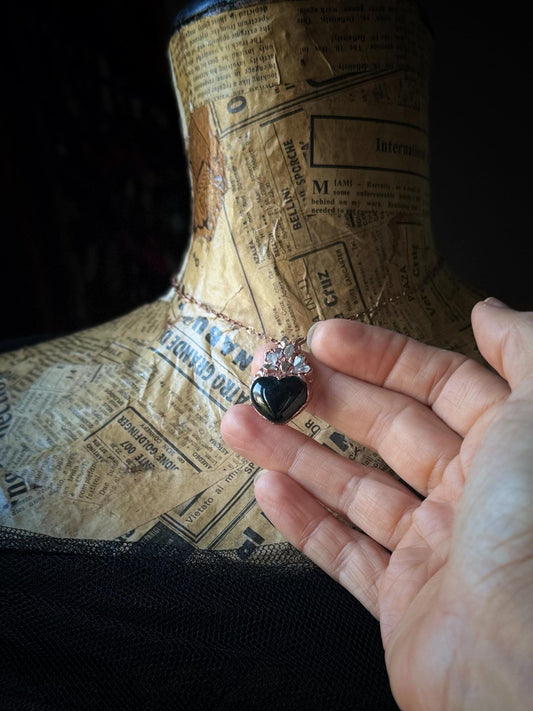 Piccolo ciondolo Ex voto con cuore nero