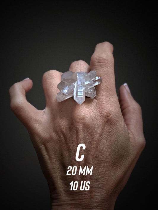 Anello in rame con cluster di quarzo