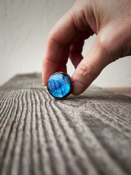 Anello con Labradorite blu