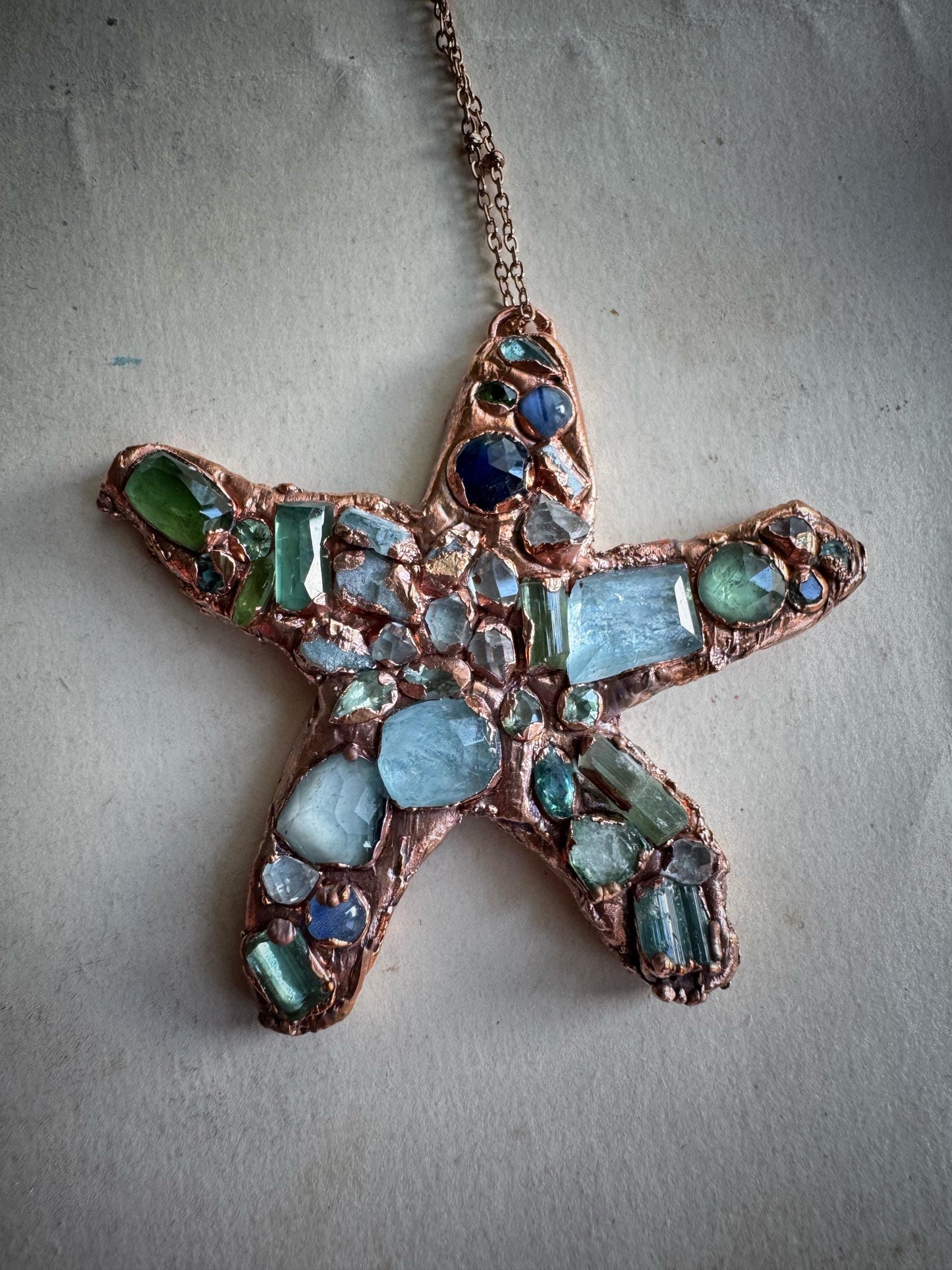 Ciondolo Stella Maris con Pavé di Pietre Preziose