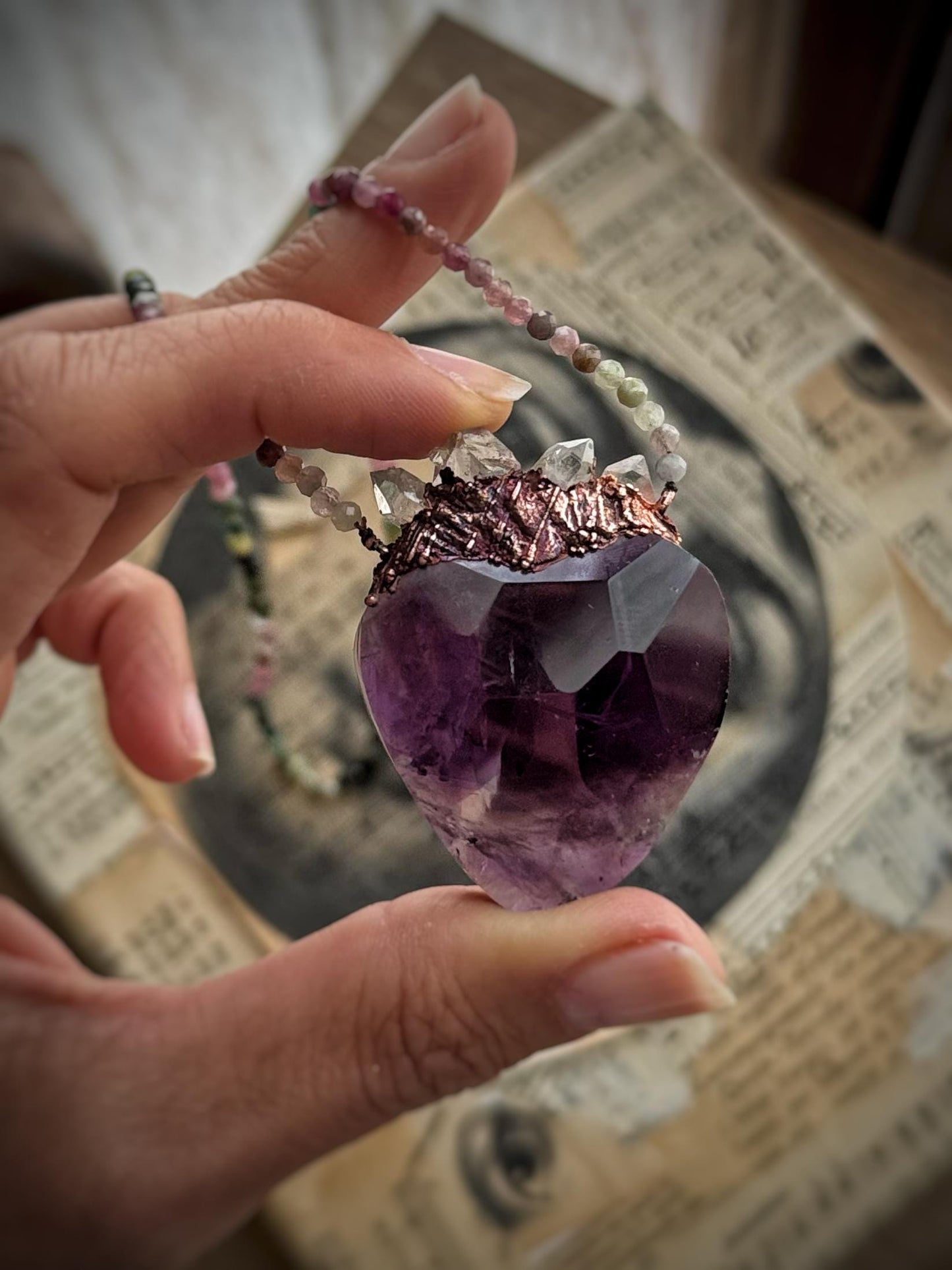Ex voto con Tormaline, Ametista e quarzi di Herkimer