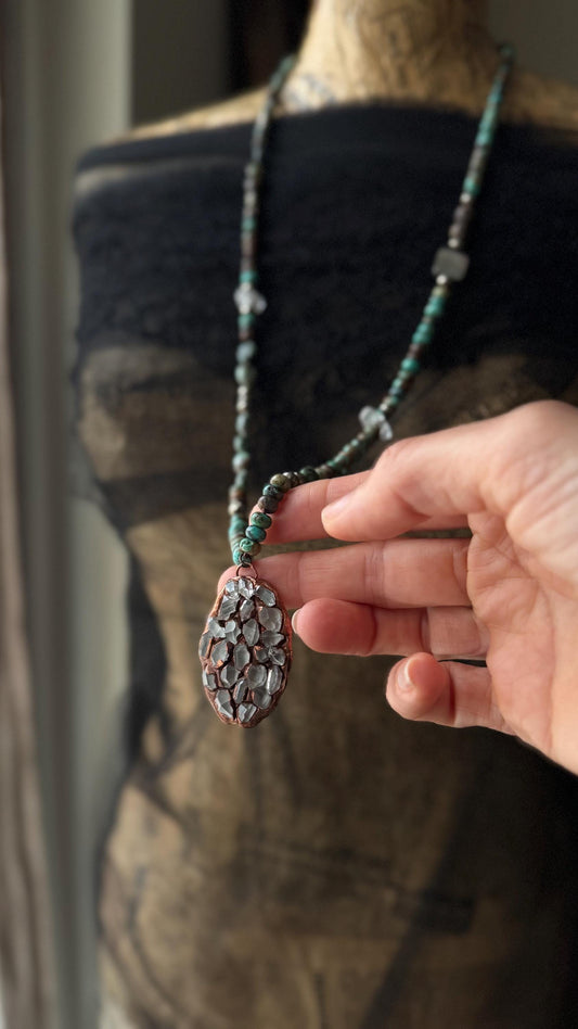 Collana con Turchese Africano e ciondolo con pavé di Herkimer