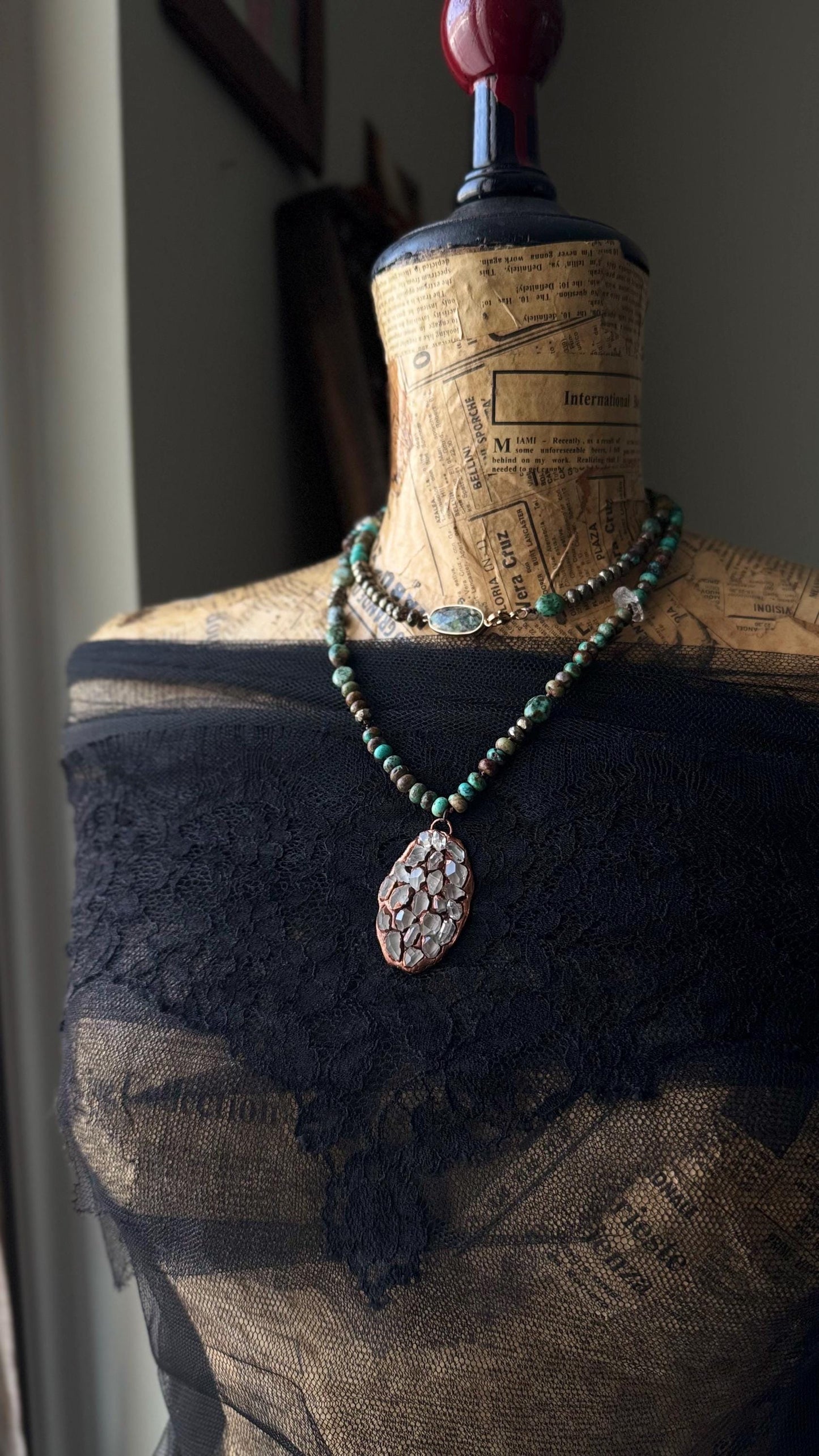 Collana con Turchese Africano e ciondolo con pavé di Herkimer