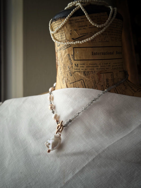 Collana con perle barocche e labradorite