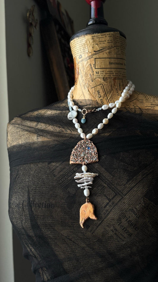 Collana con perle e ciondolo pesce