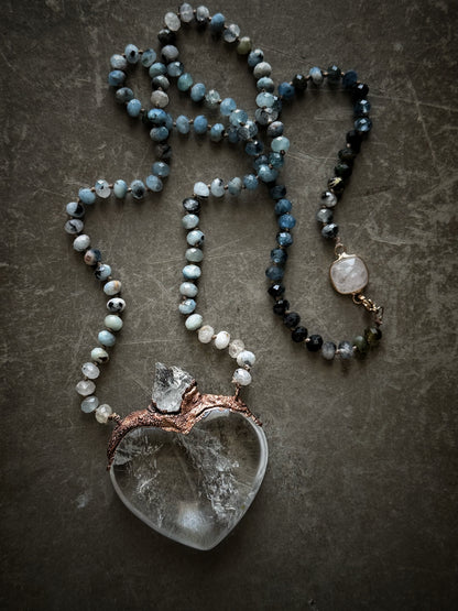 Collana con acquamarina e cuore in quarzo Himalaya – Ebbijoux