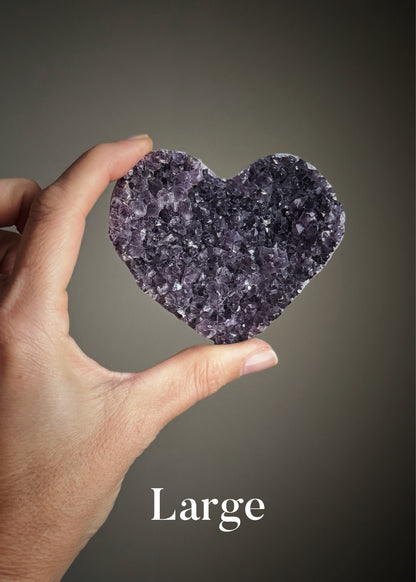 Cuore in ametista drusa – dettaglio cristalli viola – Ebbijoux