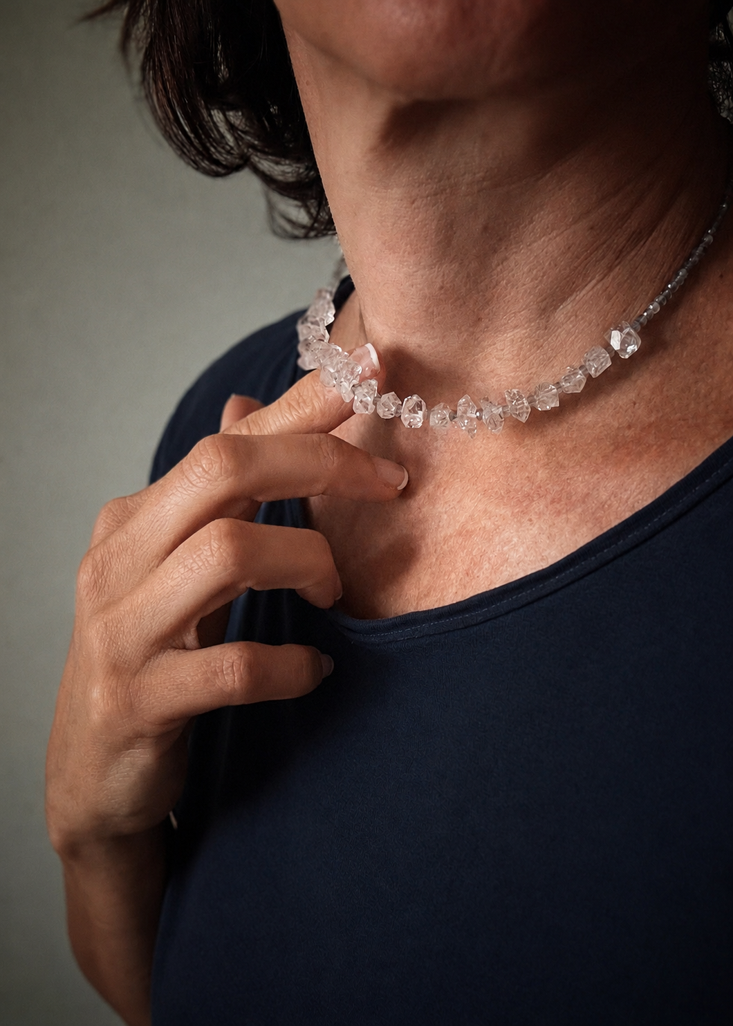 Girocollo in Labradorite e Quarzi di Herkimer indossato — Ebbijoux