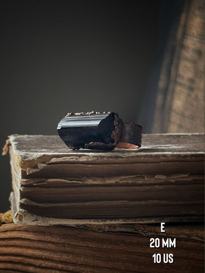 Anello rame tormalina nera, vista laterale — Ebbijoux
