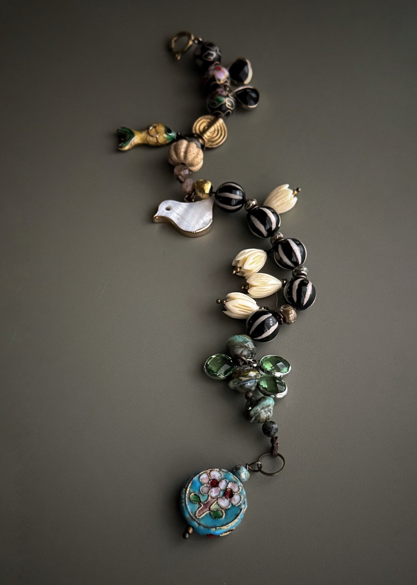 Bracciale con ciondoli cloisonné e pietre - Modello 12