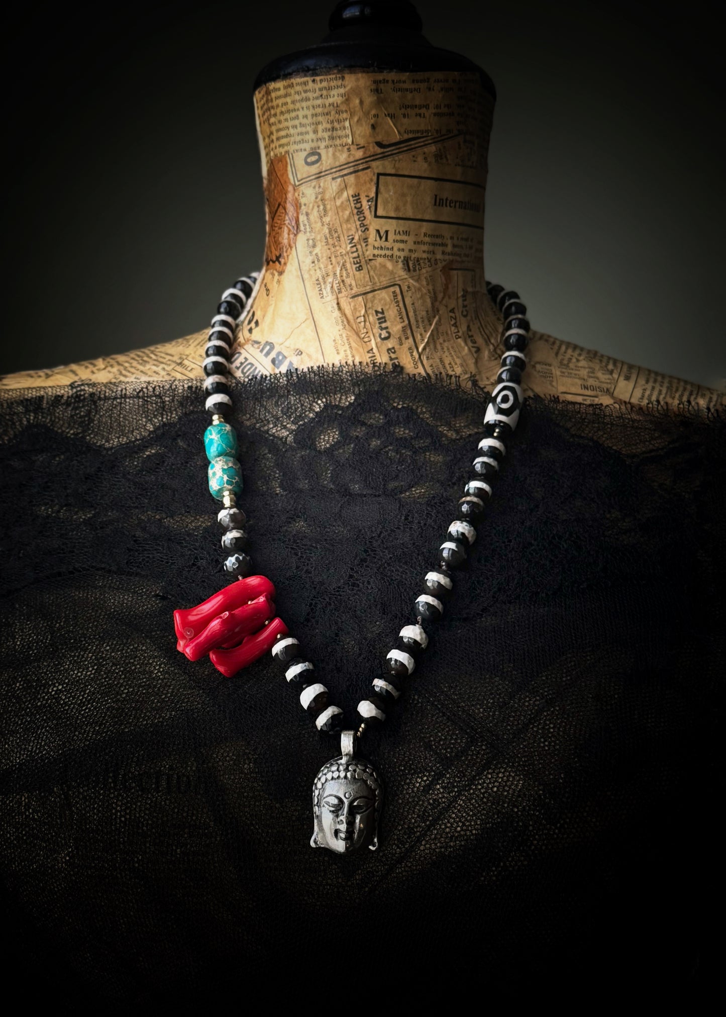 Collana con Agata Dzi , corallo bambù e ciondolo Buddha – Ebbijoux