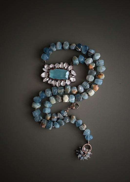 Collana in Calcite Blu con Acquamarina e Quarzi Herkimer – Ebbijoux