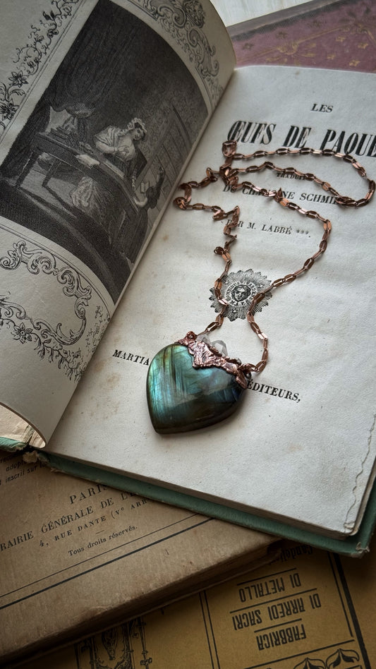 Collana con cuore sacro in labradorite
