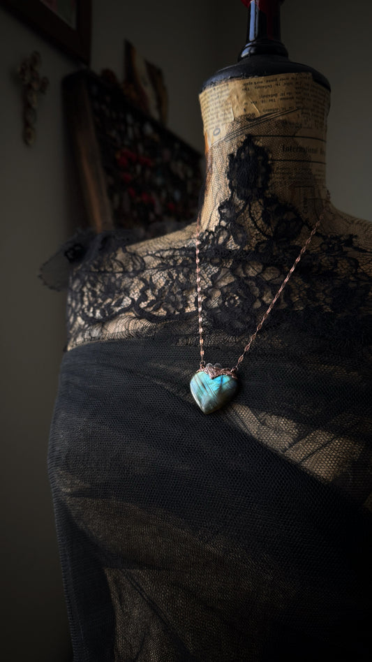 Collana con cuore sacro in labradorite