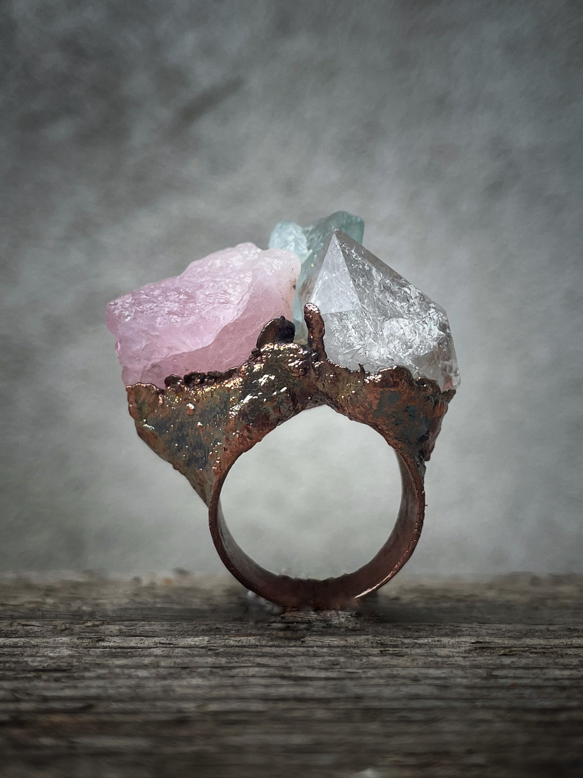 Anello in rame con morganite, Herkimer e acquamarina | US 8,5