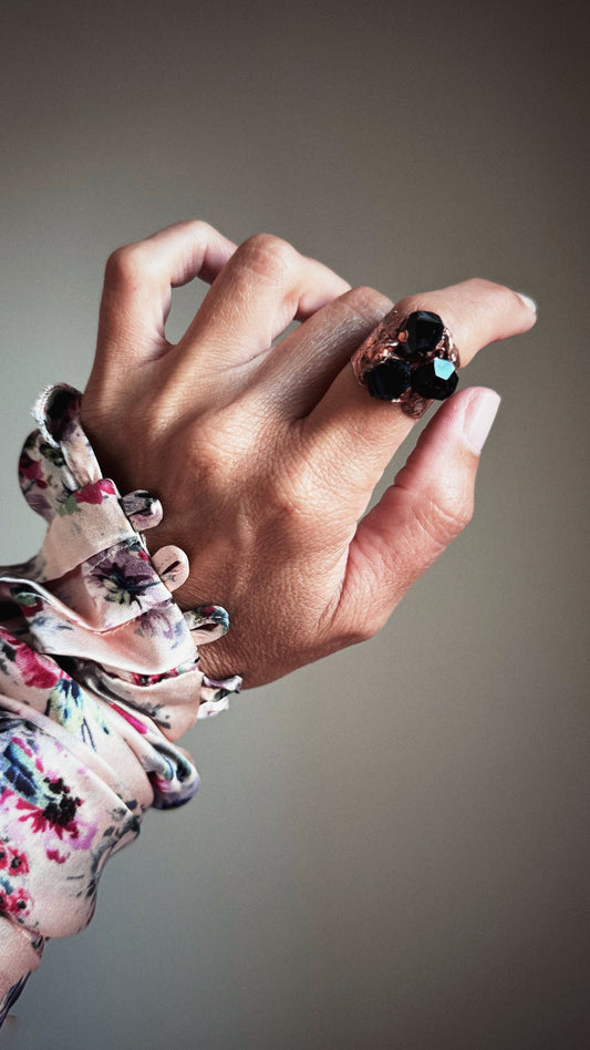 Anello con pepite di tormalina nera, mis.10