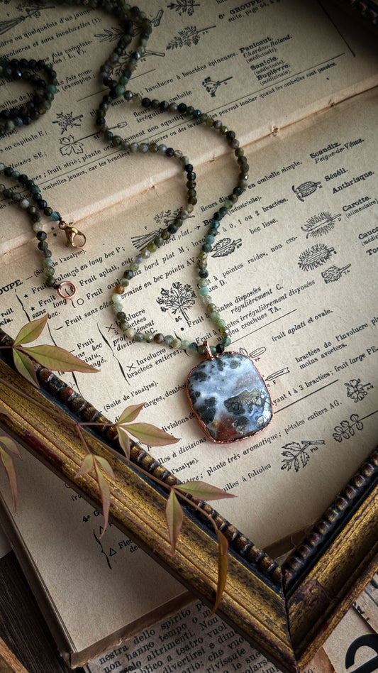 Collana lunga con ciondolo di Marcasite