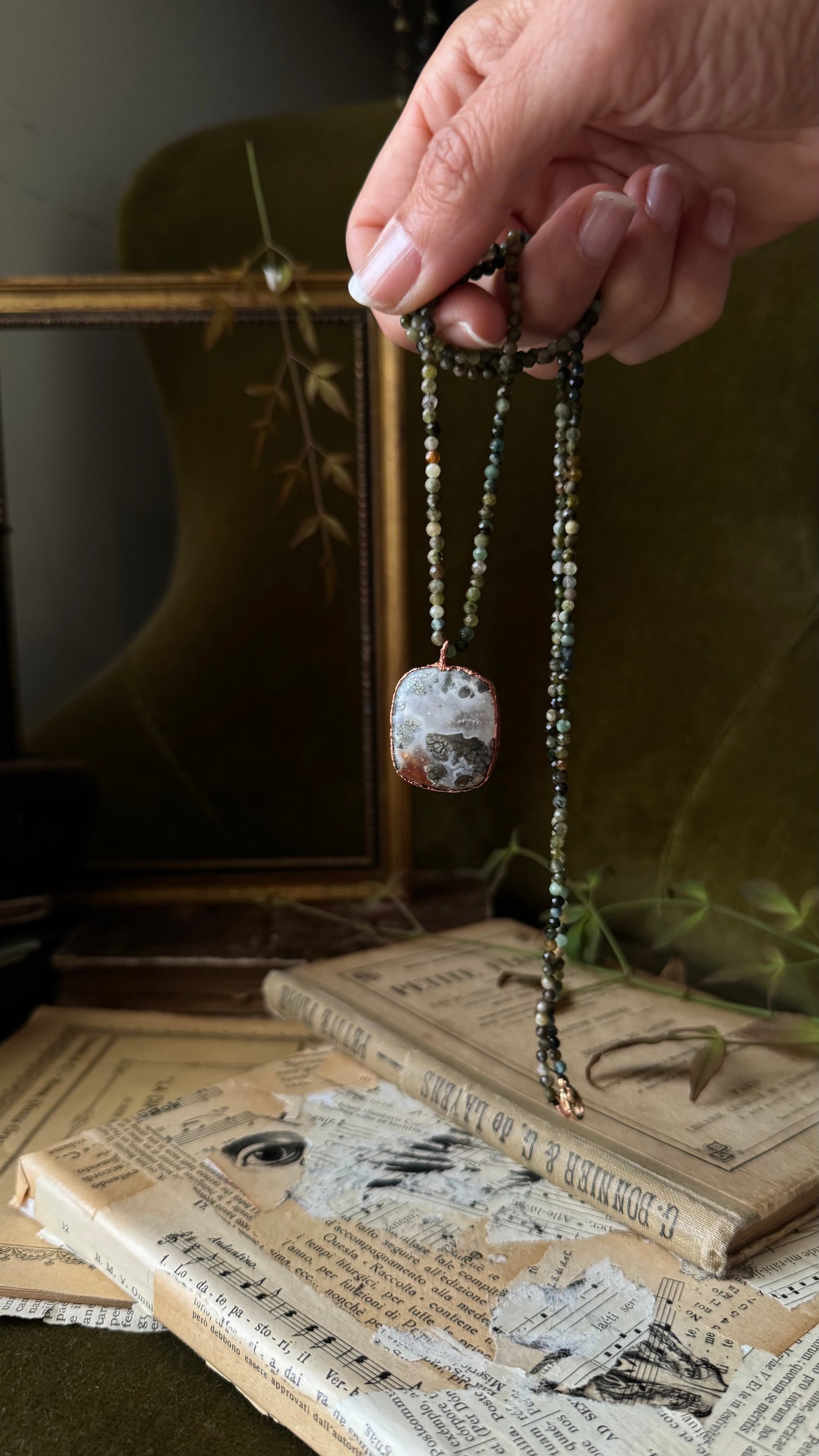 Collana lunga con ciondolo di Marcasite